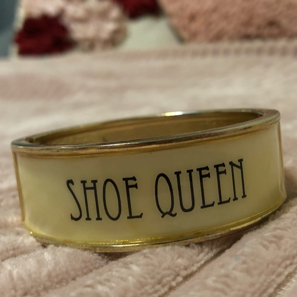 β Shoe Queen β Magnetic Gold Bracelet - Picture 6 of 6